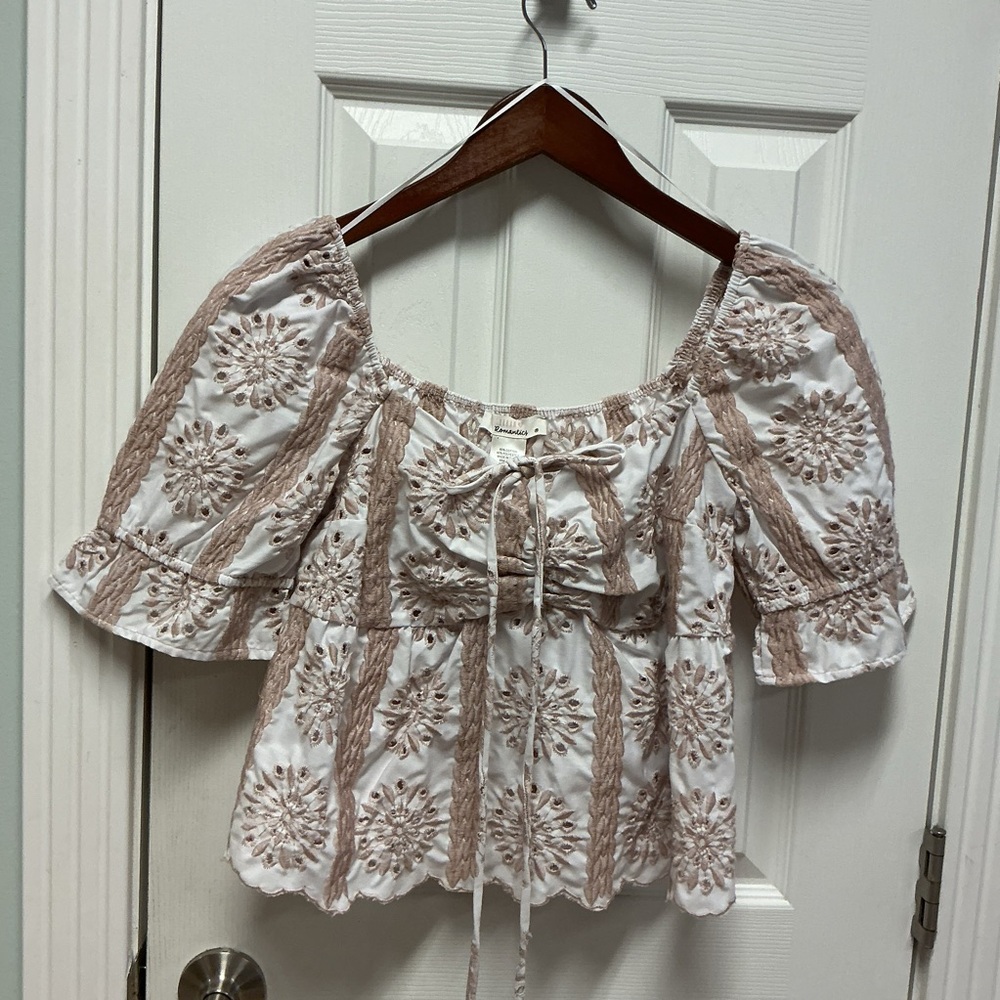 Urban Romantics Eyelet Crochet Feminine Cropped Top SZ M Boho